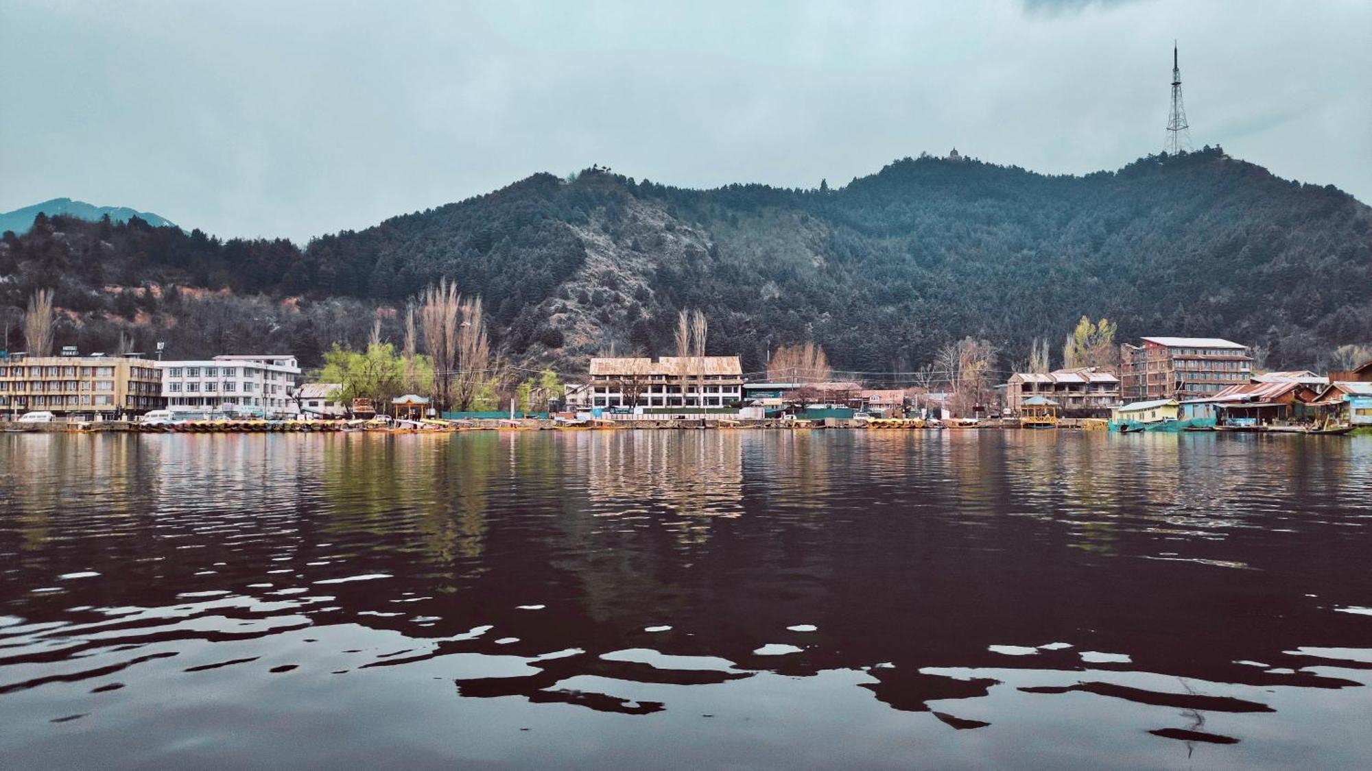 Отель Heritage Amina Group Of Houseboats Сринагар Экстерьер фото